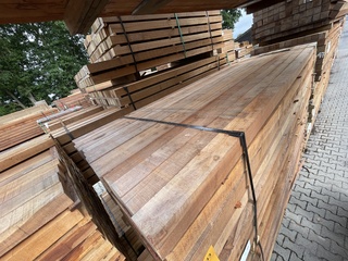 Ca. 52x Massaranduba palen fijnbezaagd, 70x70mm, lengte 275cm